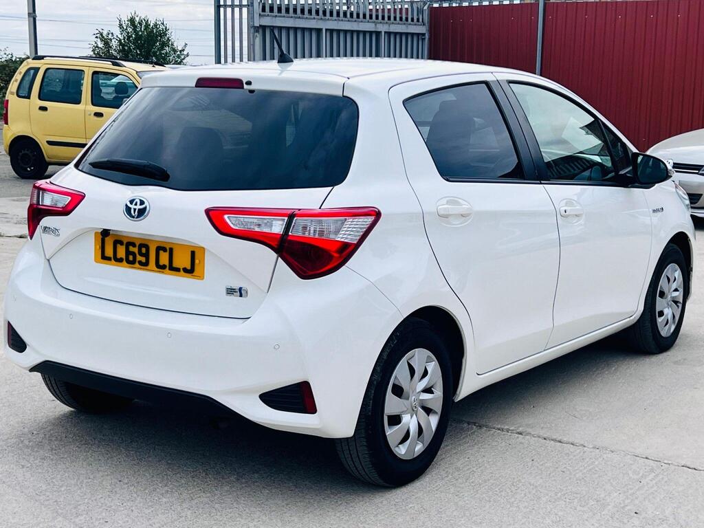 Toyota Yaris - Image 6