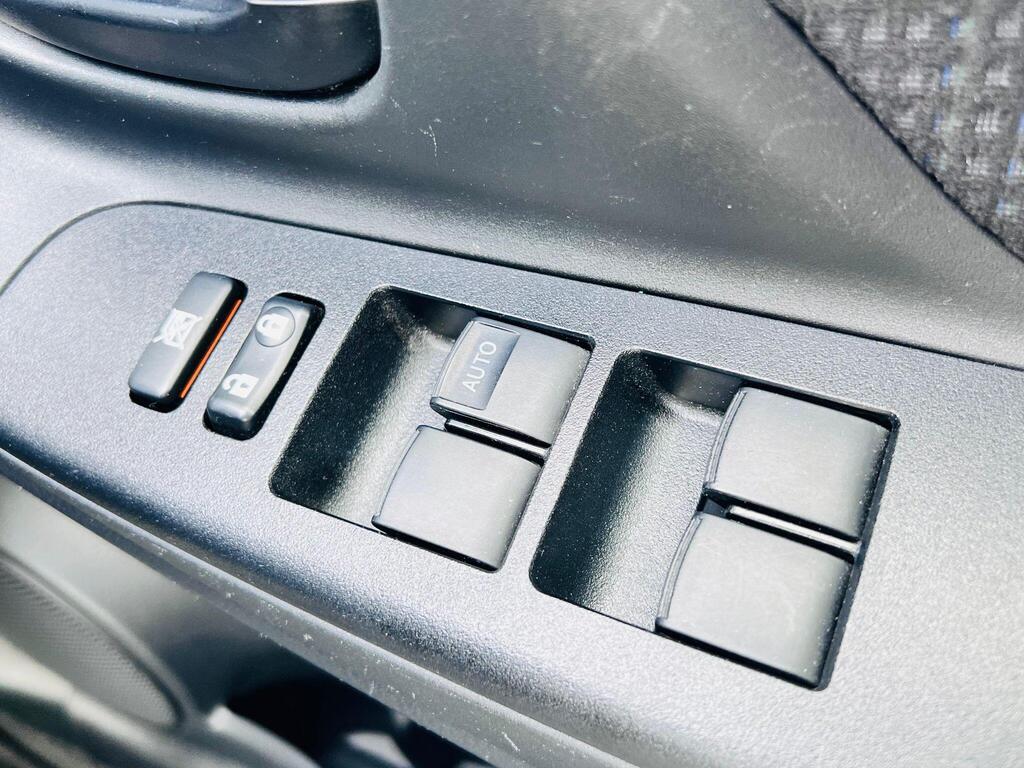 Toyota Yaris - Image 23