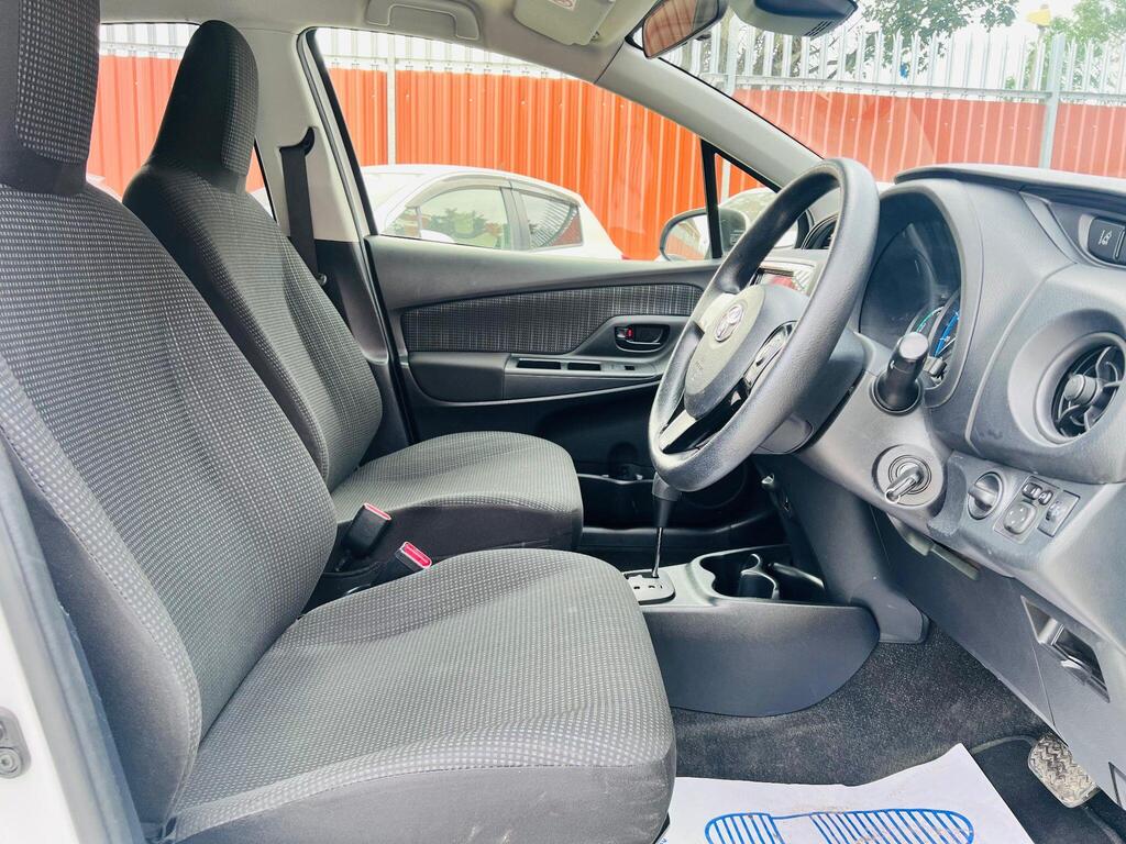 Toyota Yaris - Image 18