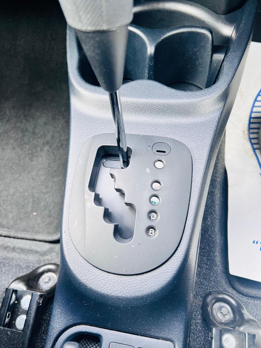 Toyota Yaris - Image 17