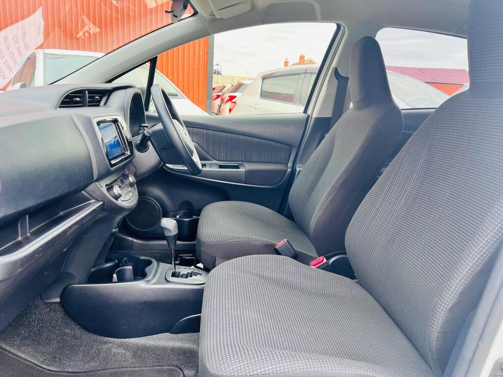 Toyota Yaris - Image 14