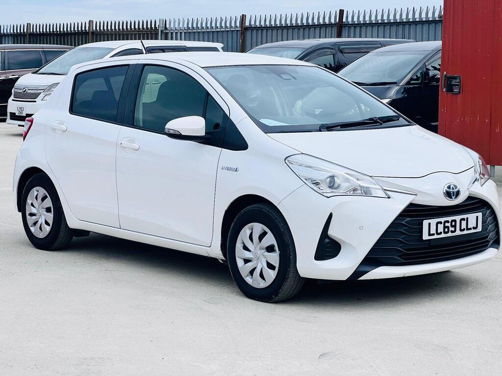 Toyota Yaris - Image 8