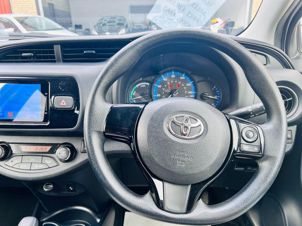 Toyota Yaris - Image 10