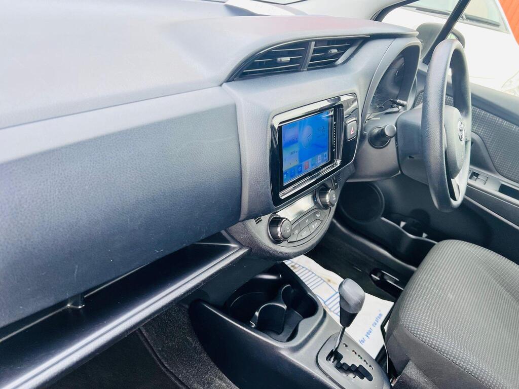 Toyota Yaris - Image 15