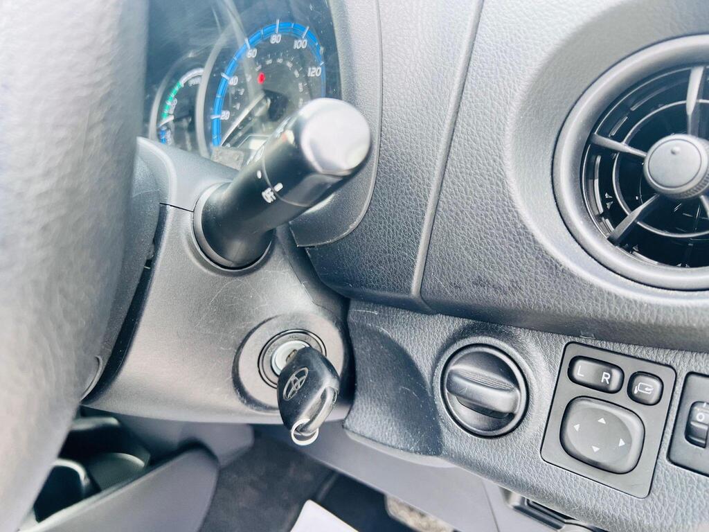 Toyota Yaris - Image 16