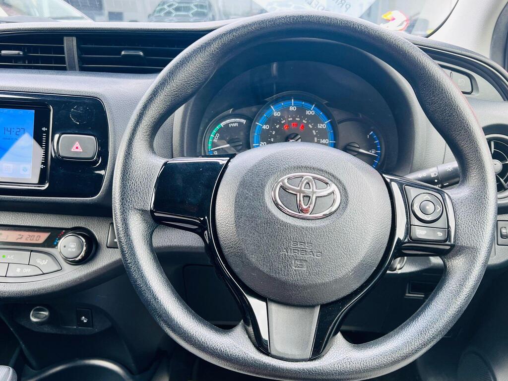 Toyota Yaris - Image 12