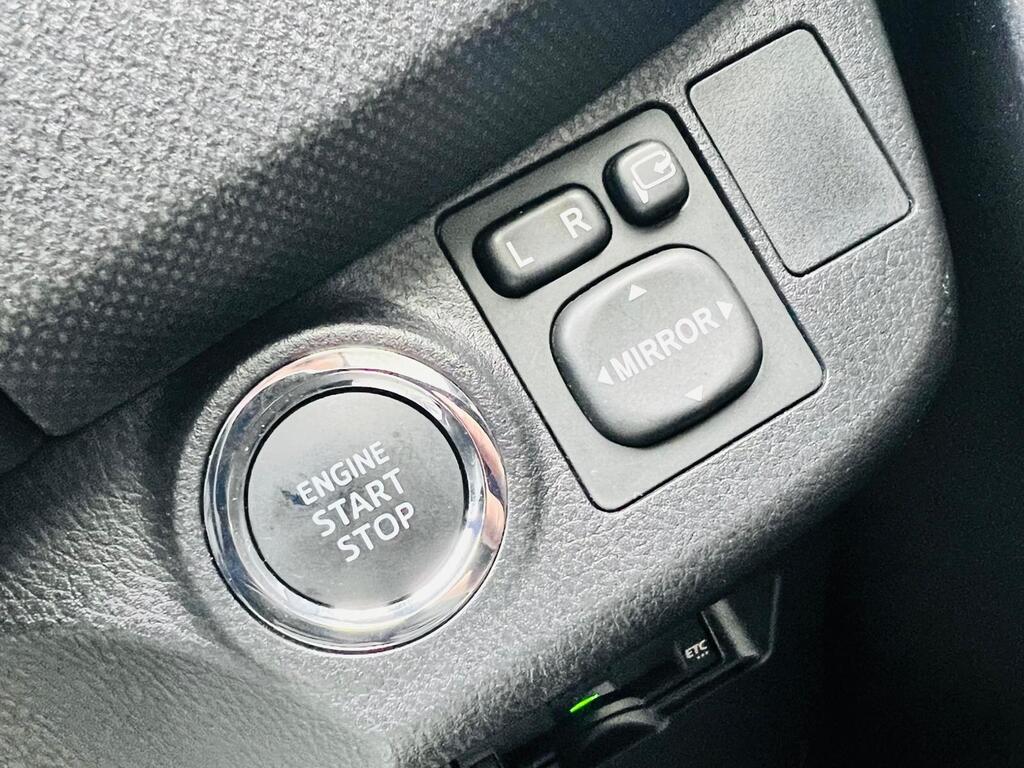 Toyota Yaris - Image 14