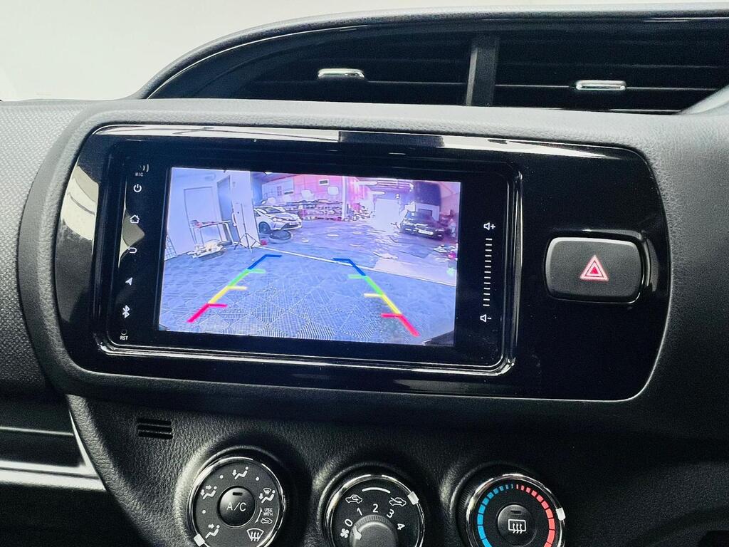 Toyota Yaris - Image 18