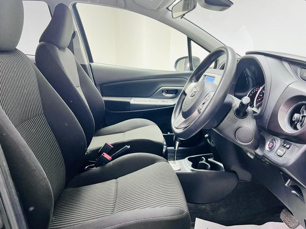Toyota Yaris - Image 10