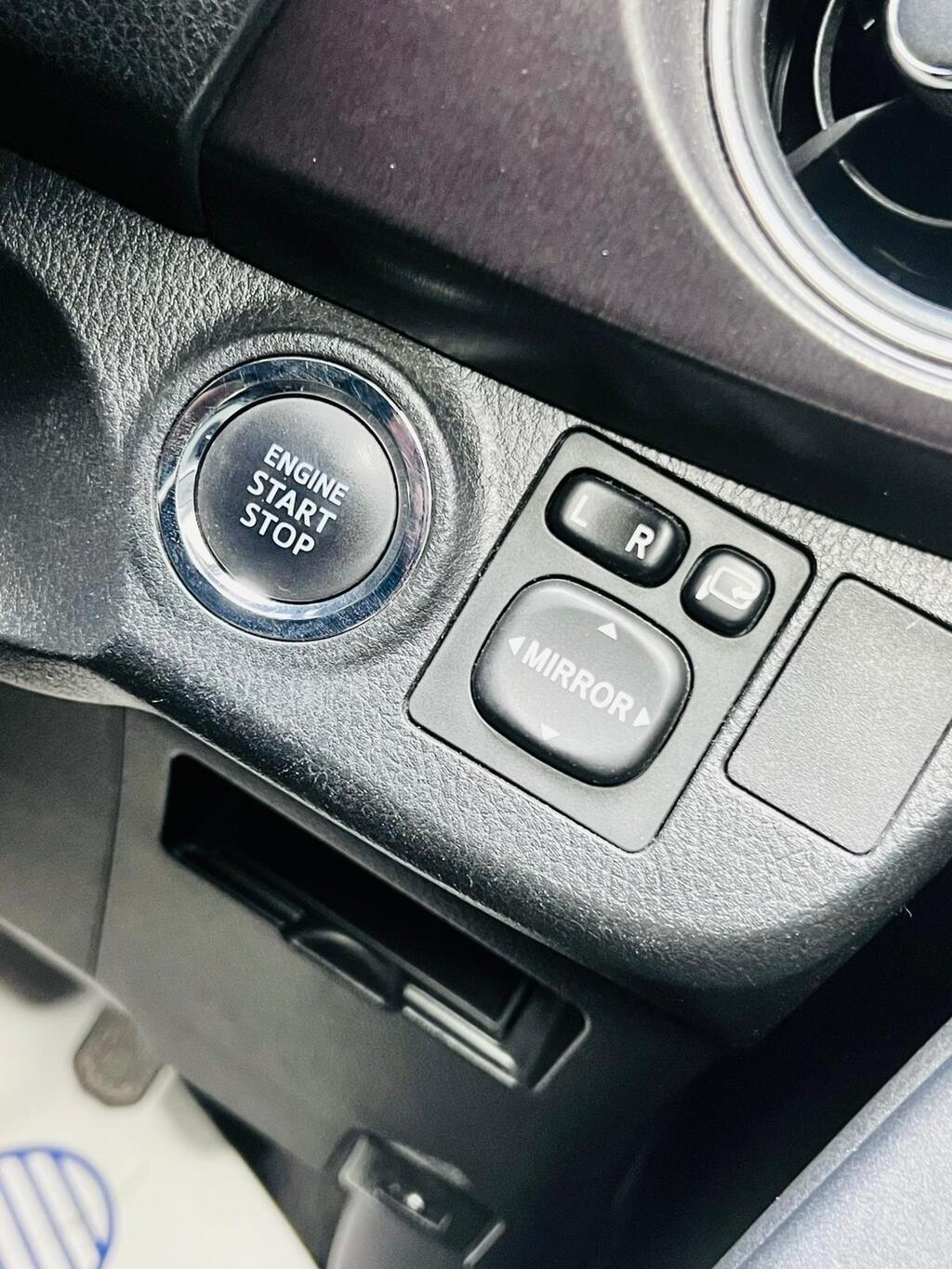 Toyota Yaris - Image 17