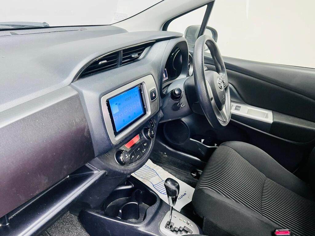 Toyota Yaris - Image 14