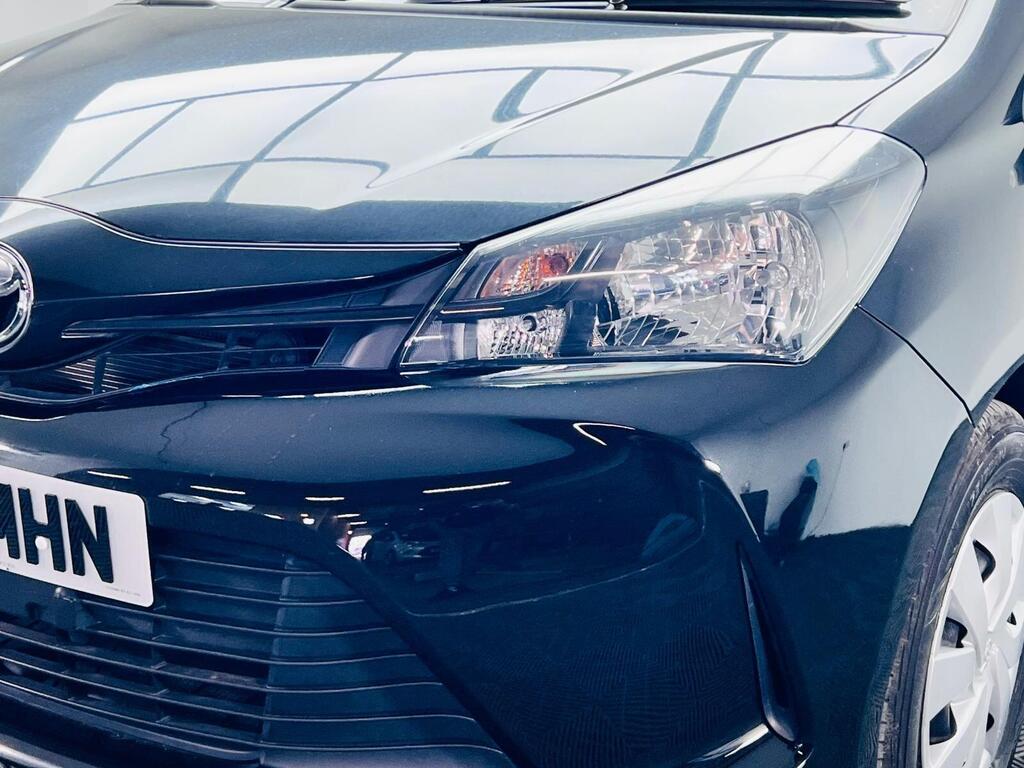 Toyota Yaris - Image 10