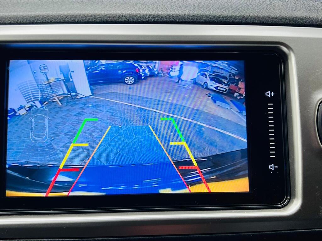 Toyota Yaris - Image 21