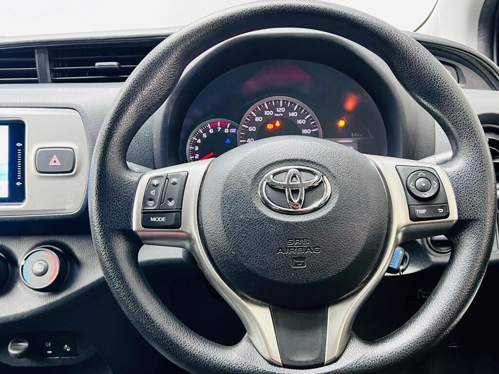 Toyota Yaris - Image 17