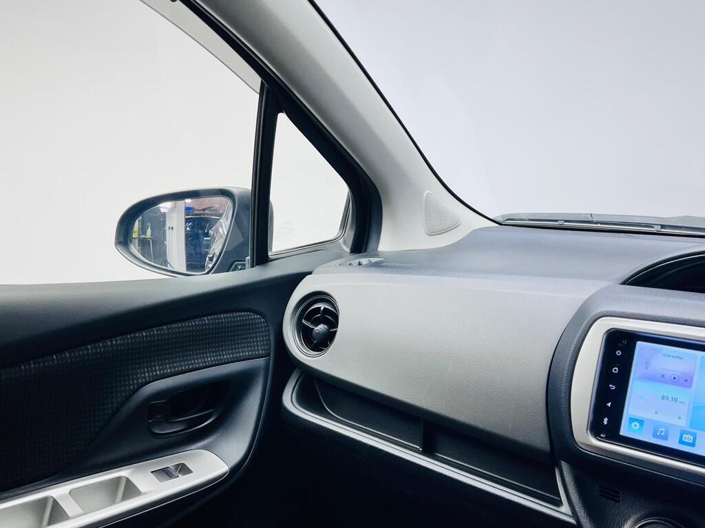 Toyota Yaris - Image 19