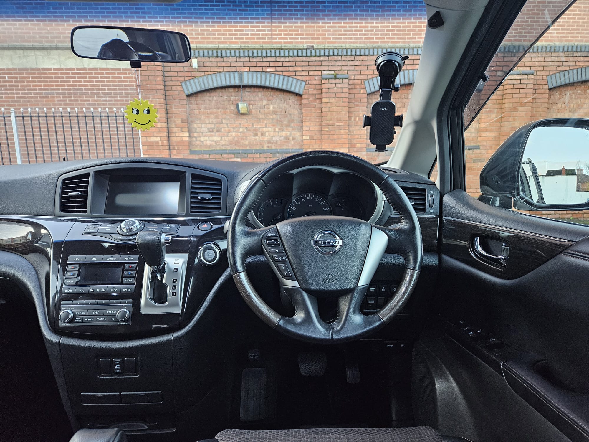 Nissan Elgrand - Image 16