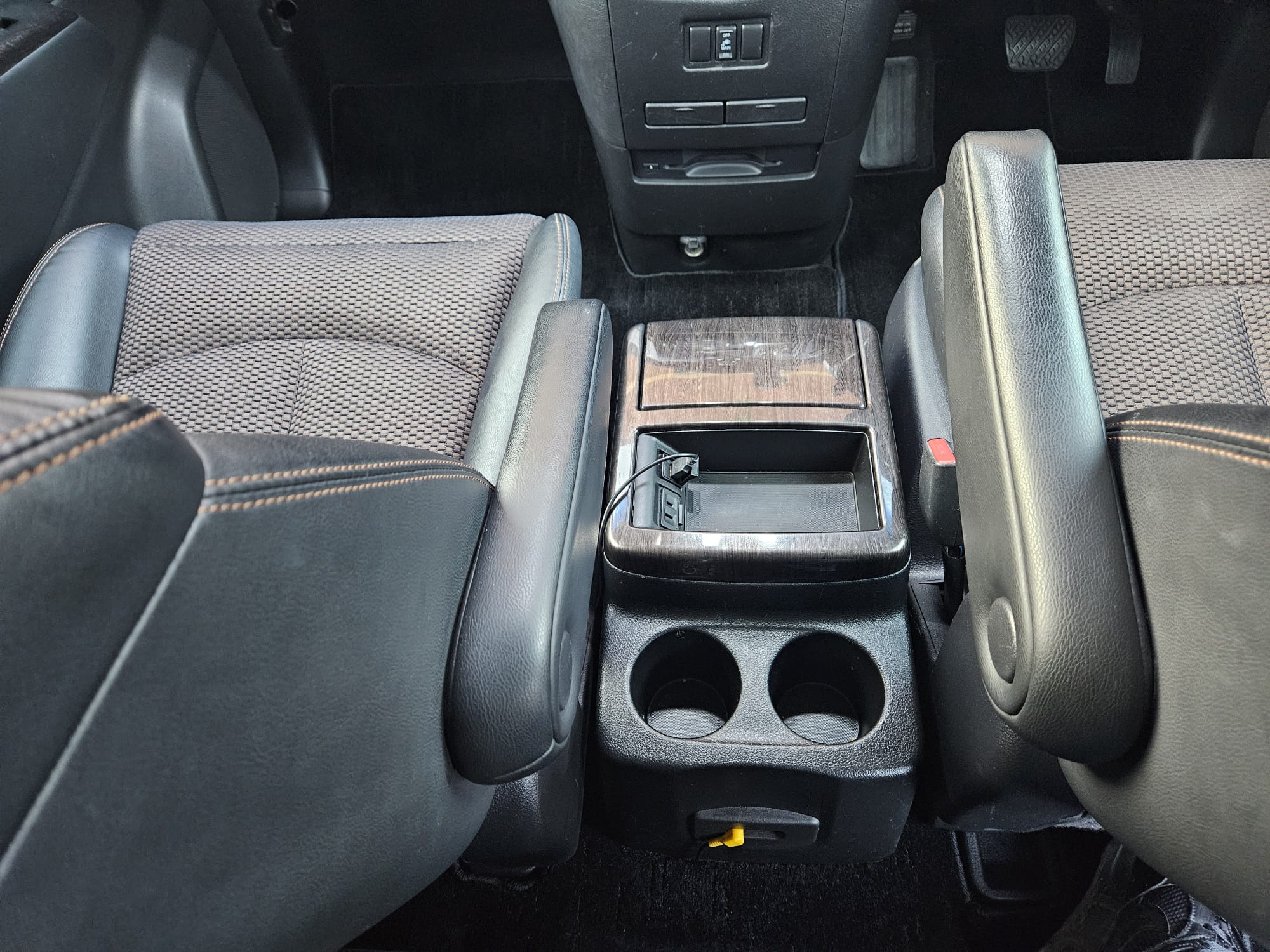 Nissan Elgrand - Image 17