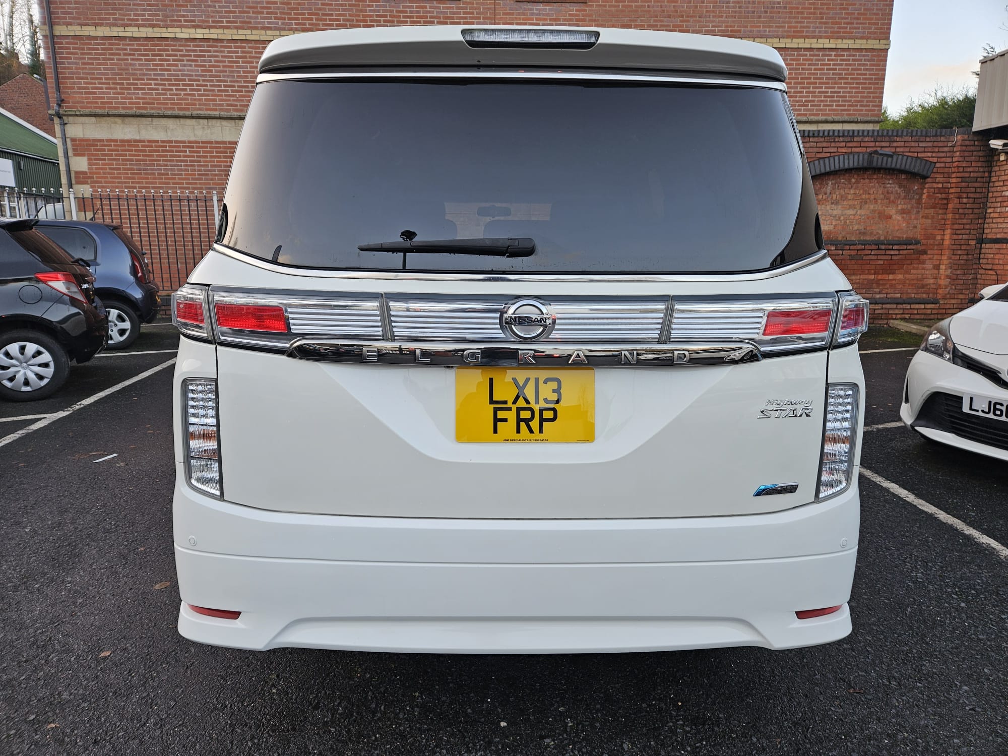 Nissan Elgrand - Image 10