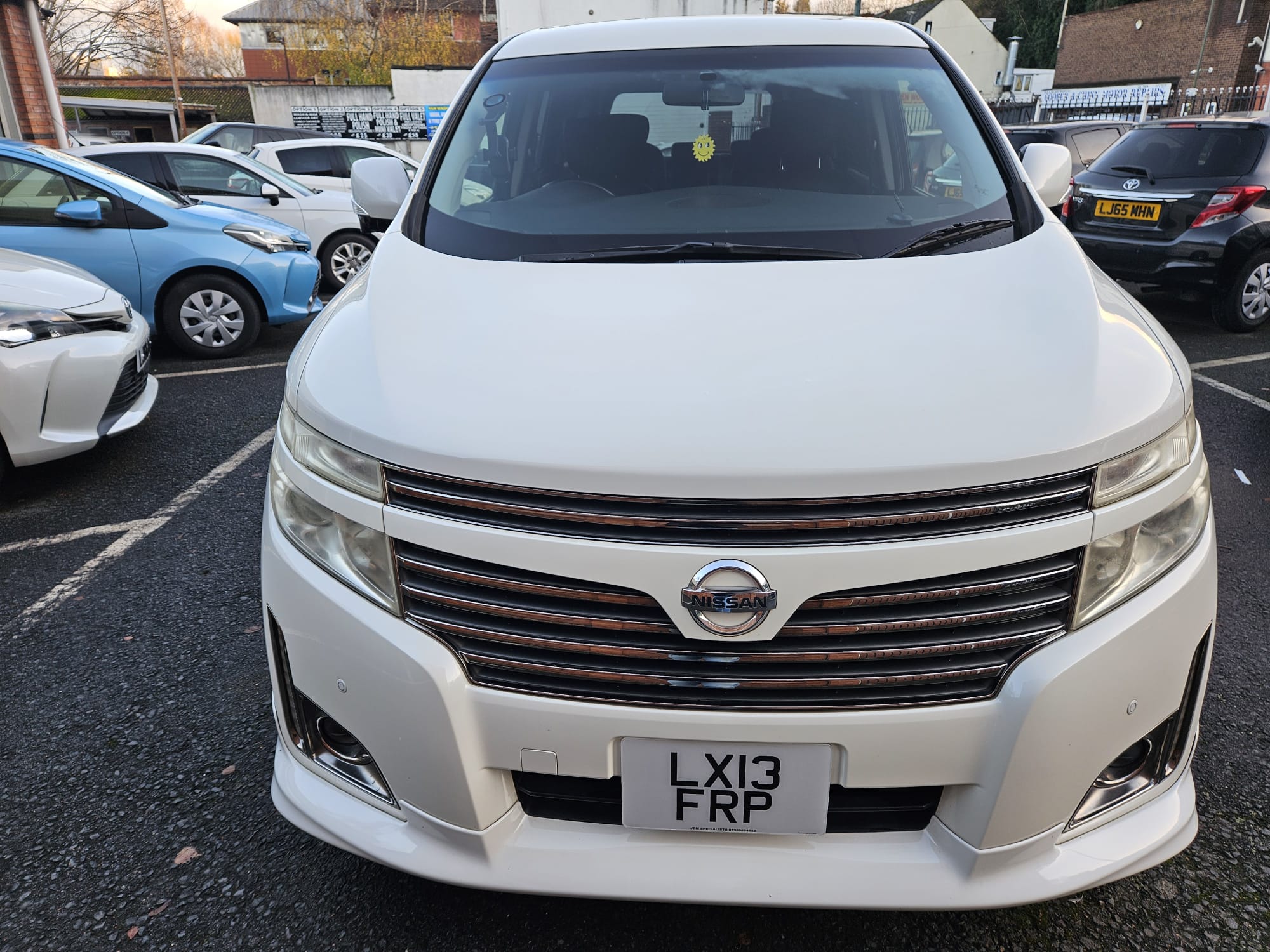 Nissan Elgrand - Image 9