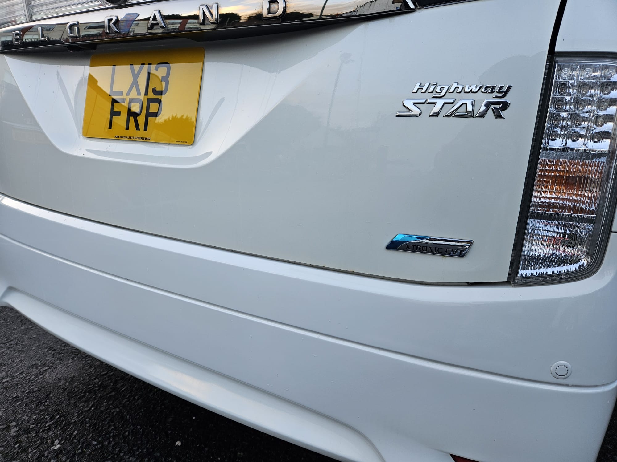 Nissan Elgrand - Image 13