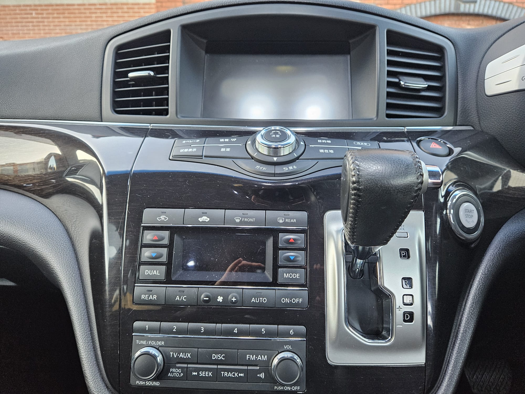 Nissan Elgrand - Image 26