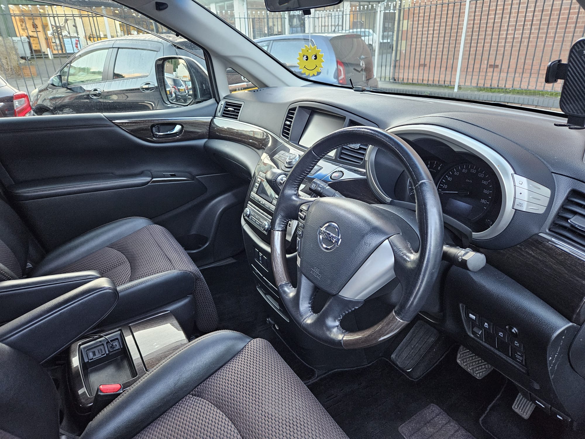 Nissan Elgrand - Image 30