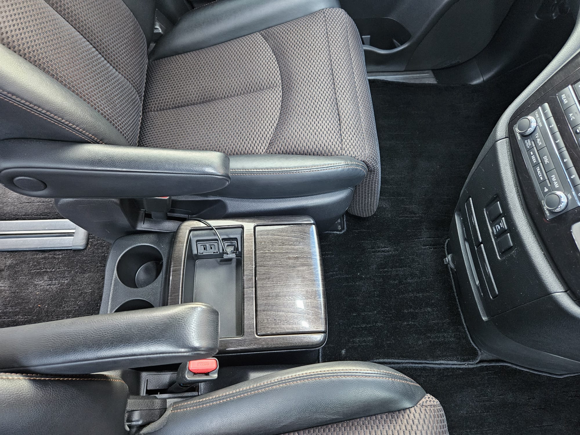 Nissan Elgrand - Image 31