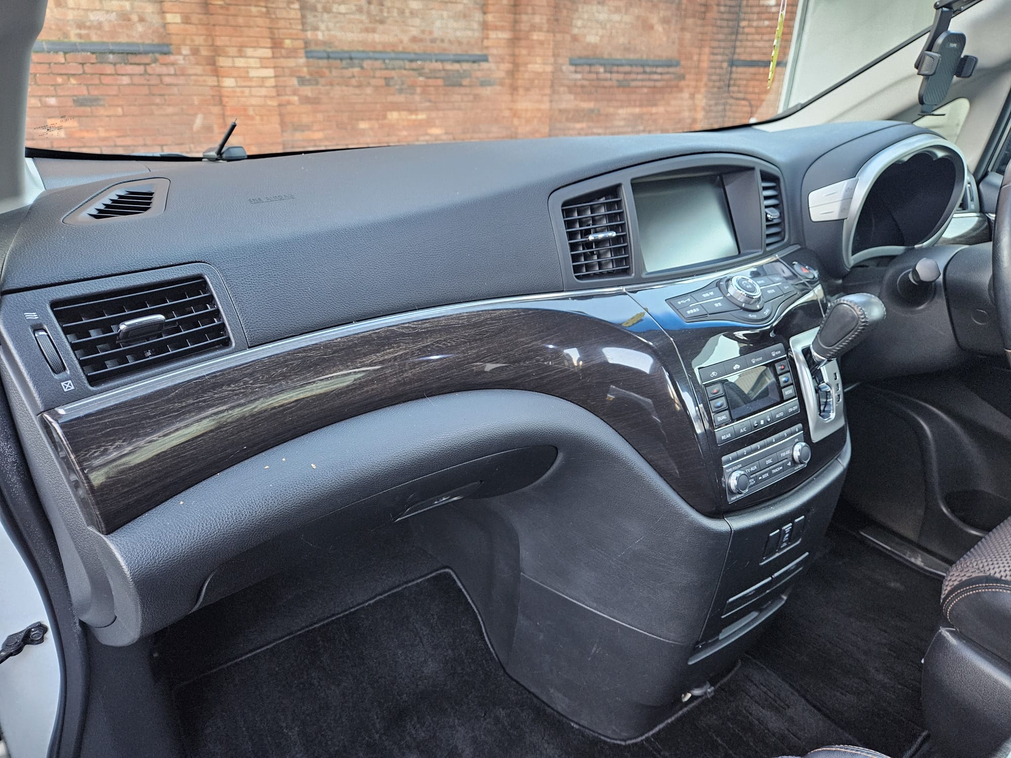 Nissan Elgrand - Image 37