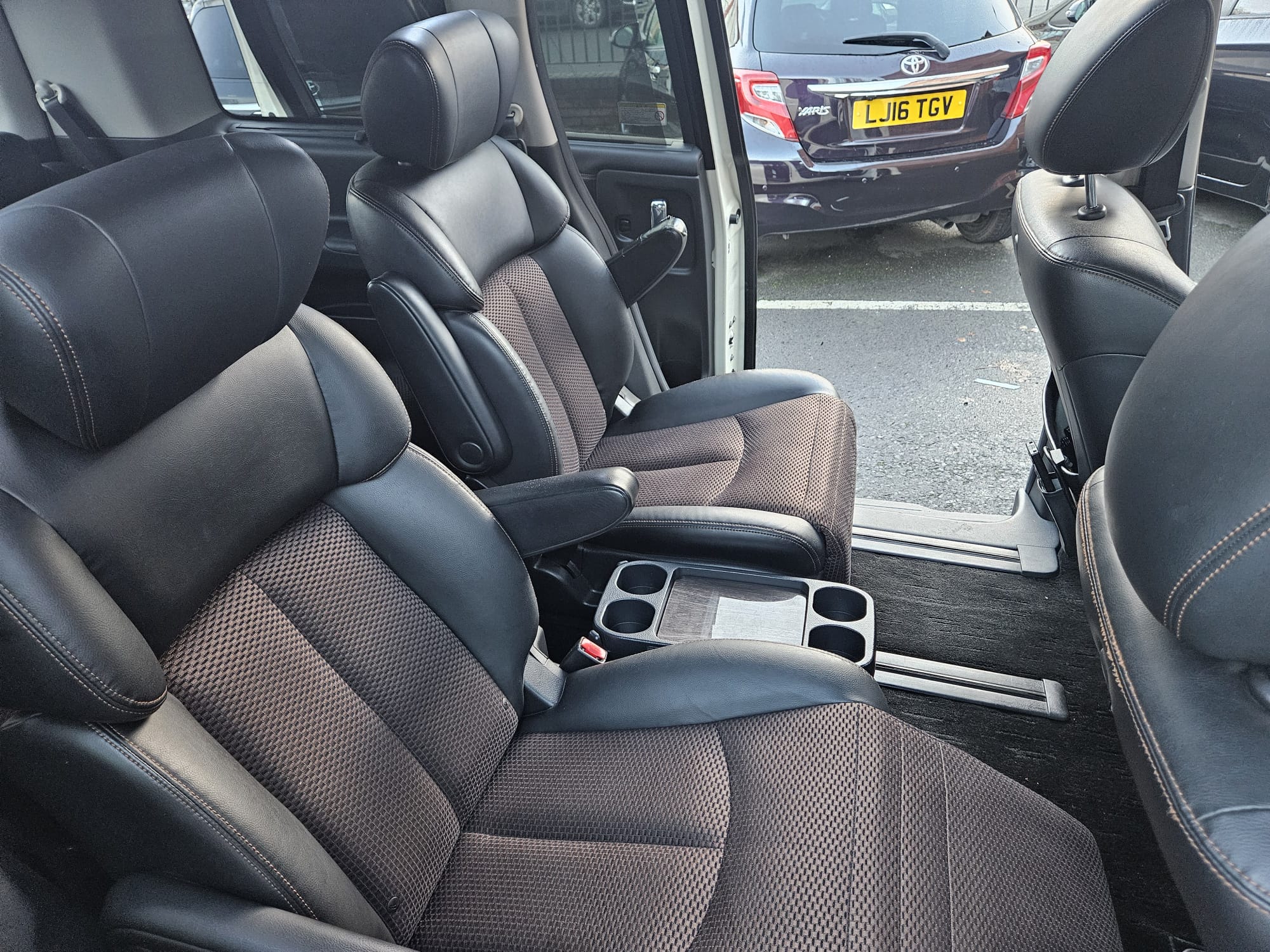 Nissan Elgrand - Image 41