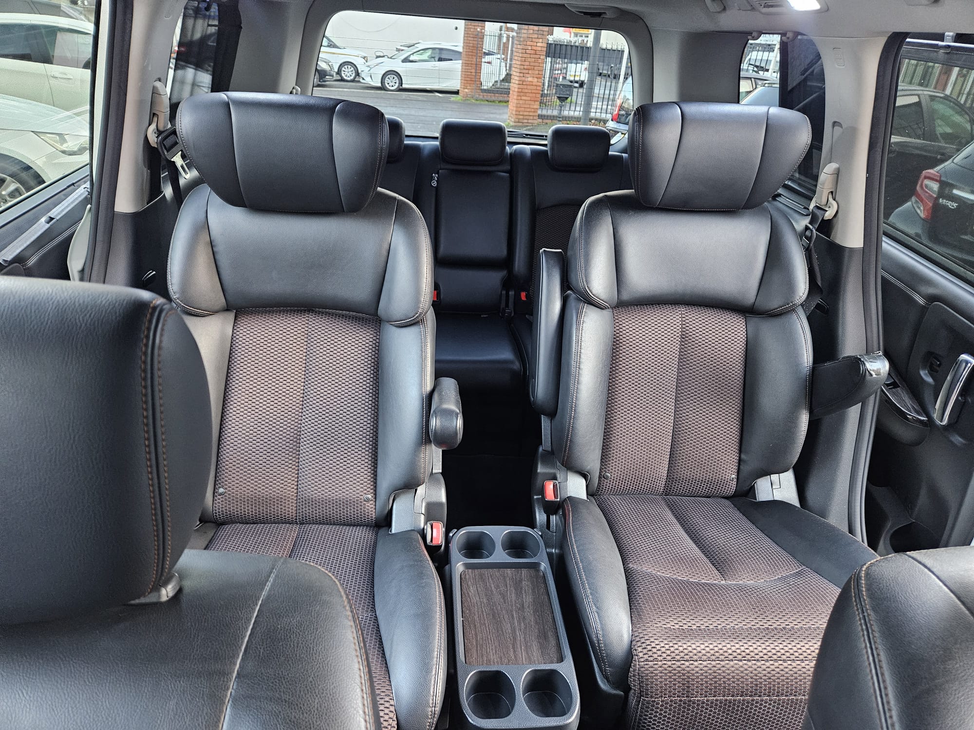 Nissan Elgrand - Image 42