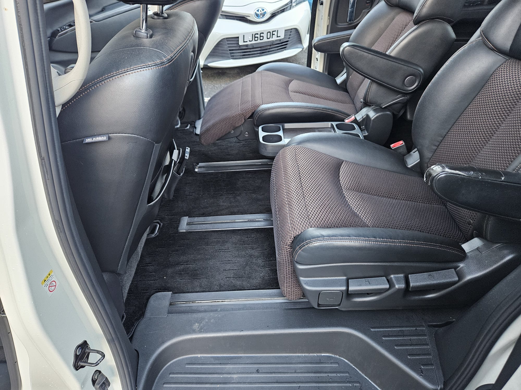 Nissan Elgrand - Image 44