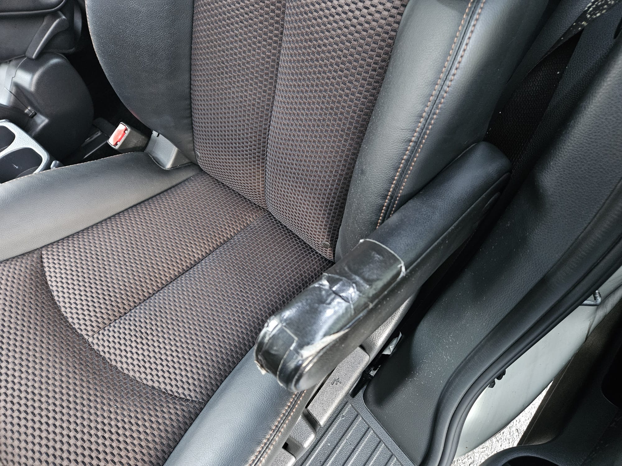 Nissan Elgrand - Image 45